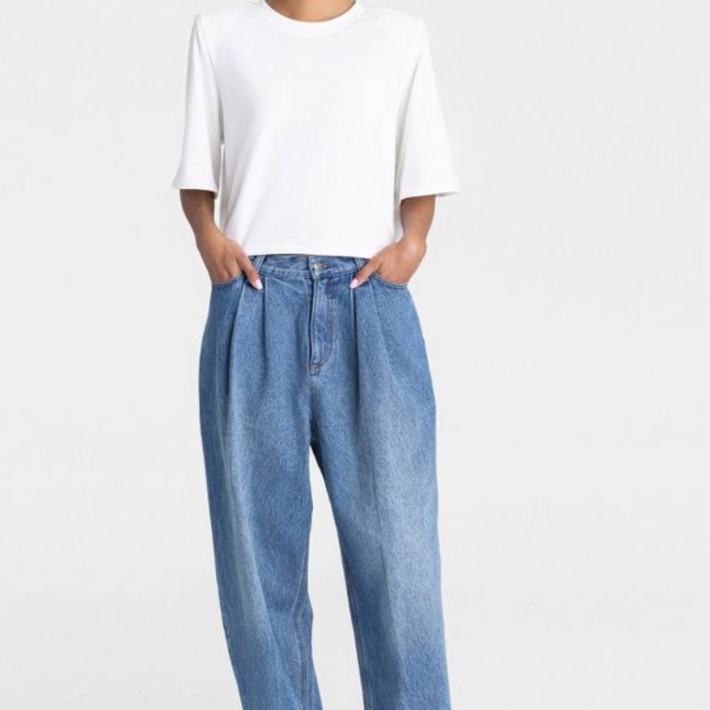KBB by KAHLANA Women's High-Rise Barrel Leg 'The Devin Jean' - Medium Wash